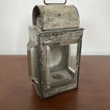 Ancienne lanterne de chemin de