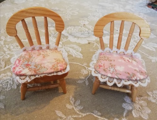 Lot deux chaises miniatures - lot,