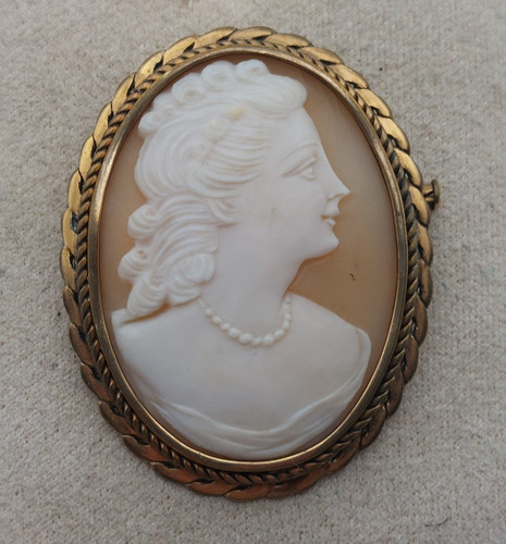 Ancienne grande broche camée