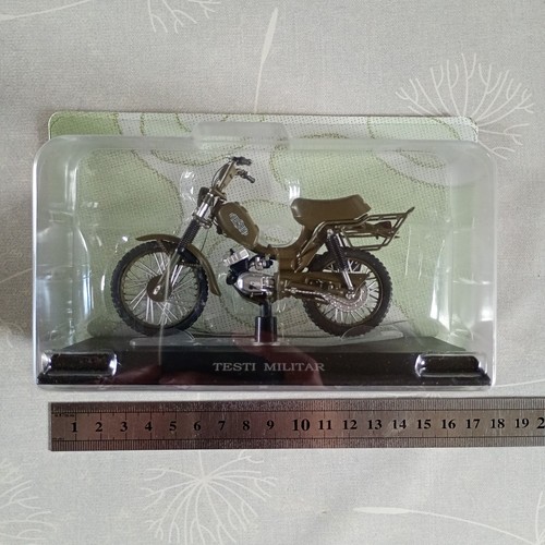 Mobylette chappy miniature - /,