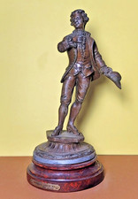 Marquis Louis XV par Doriot - Antique 11" Decorative Metal Sculpture