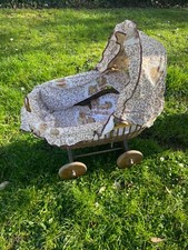 Ancien landeau de poupée en