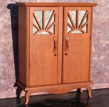 Small Solid CHENE Wooden FURNITURE CABINET Toy DOLL 35 x 45 x 13 cm 3.5 kg