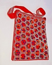 Sac à main rectangulaire perlé couleur rouge  vintage Motif géométrique
