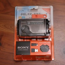 Radio portable FM/AM à manivelle et solaire Japon SONY ICF-B88