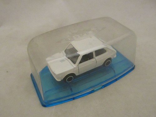 Voiture fiat 127 - 1/43, pilen
