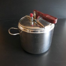 LAGOSTINA 1.7 NE Made in ITALY Vintage Kitchen Design Pressure Cooker XXe N4701