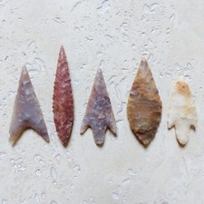 5 BELLES POINTES DE FLECHES PREHISTOIRE NEOLITHIQUE SILEX BIFACE 3,4 cm à 4,8 cm