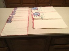 Vintage Embroidered Applique Matching 2 Square Tablecloths 8 Napkins Flowers 