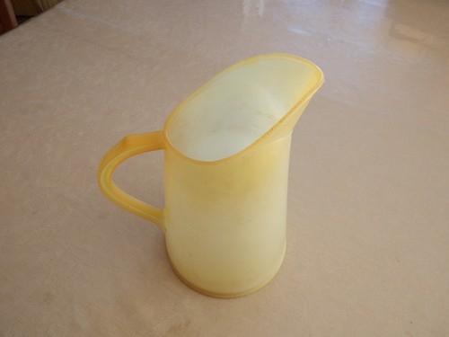 Ancien broc plastique - en,
