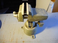 etau pivotant multi angle