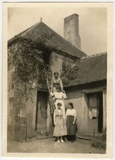 ANTIQUE PHOTO - FUNNY ATTIC LADDER HOUSE - HOUSE LADDER - Vintage Snapshot
