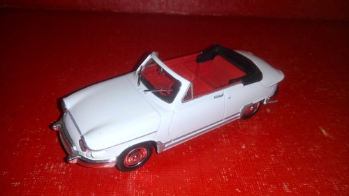 Panhard cabriolet blanc - 17,