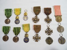 LOT 14 ANCIENNES MEDAILLES MILITAIRE POILU 1914 1918 WW1 GUERRE 1870 MILITARIA