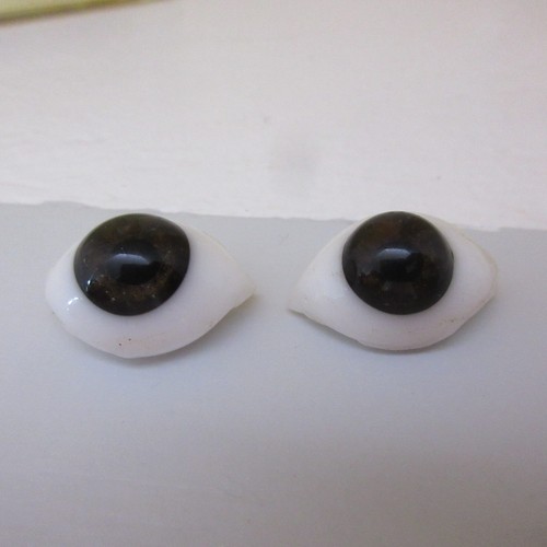 Paire yeux fixes période - paire,