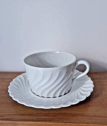 Tasse sous - et, porcelaine