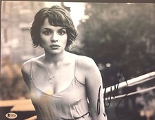 Beautiful NORAH JONES  Signed