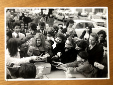 DALIDA Assaillie Par Les Fans