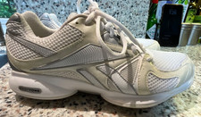 NEW REEBOK EASYTONE SNEAKER SIZE 8 US 38.5 EUR WHITE & CRÈME WOMEN ATHLETIC SHOE