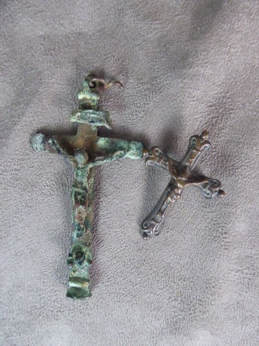 Deux crucifix anciens en - anciens:,