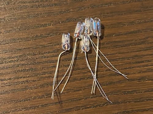Qty light bulbs - bulbs, ic-736