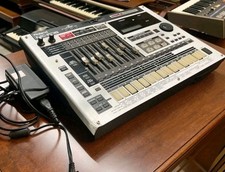 MC 808 Roland en excellent