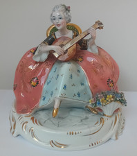Dame Avec Mandoline Porcelaine