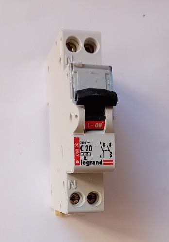 Disjoncteur legrand 20a 06020 - disjoncteur,