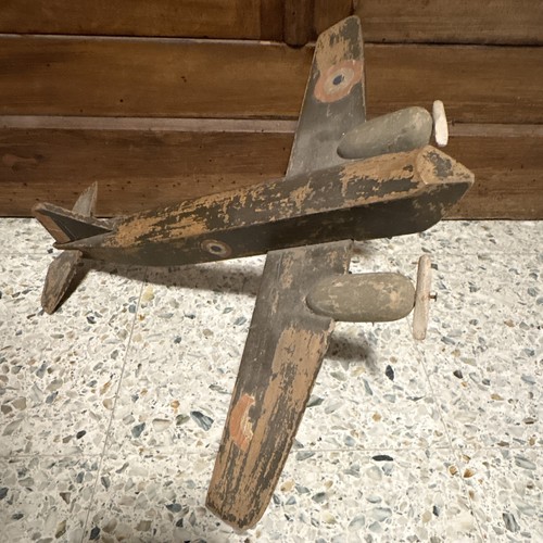 Avion militaire bois