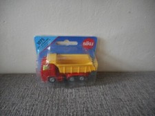 12 / VOITURE MINIATURE Siku