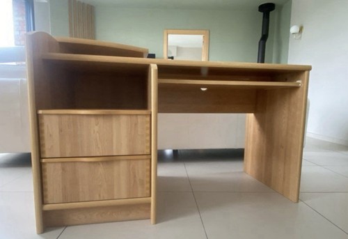 Bureau étudiant - bureau, Étudiant.e