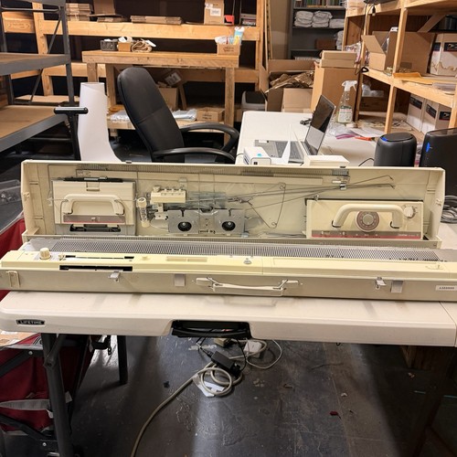 Brother knitting machine - knitting,