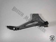 Platine de repose pied droit