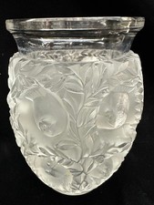 Lalique Bagatelle Vase Frosted Glass Sides with 12 Sparrow Birds Cut in Sides