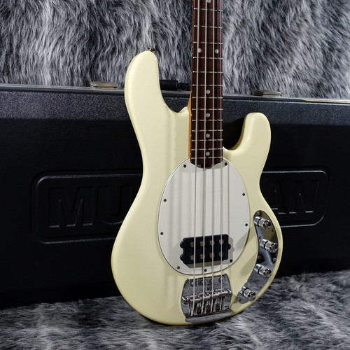 Music man stingray 3eq white - man,
