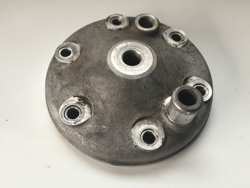 Une culasse pour moto - pour, gas