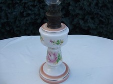 Ancienne Lampe a Petrole Opaline