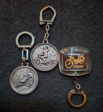 LOT DE 3 ANCIENS PORTE CLES /MOTO/MOBYLETTE/SCOOTER.