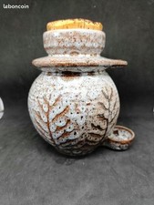 Ancien pot avec bouchon en