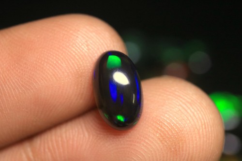 Cabochon opale noire