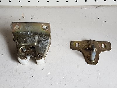 Système attache capot - , moteur