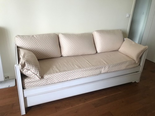 Joli canapé avec motifs
