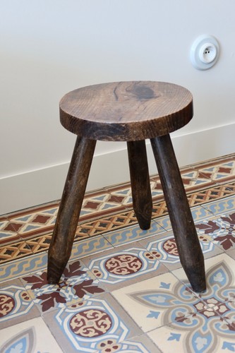 Ancien tabouret tripode - , en