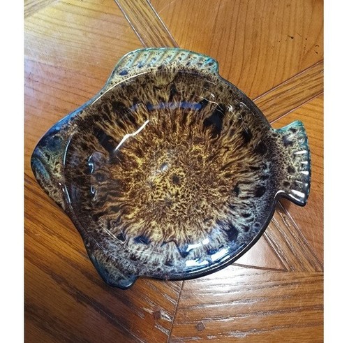 Une assiette creuse poisson - une,