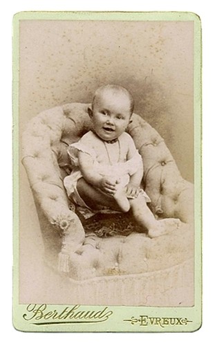 Cdv bébé assis dans fauteuil - bébé,