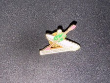 (V10) PINS BADGE ENAMEL VINTAGE EMS CHRONOPOST KAYAK CLAUDE BENEZIT GREEN