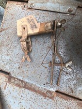 Boule d'attelage attache