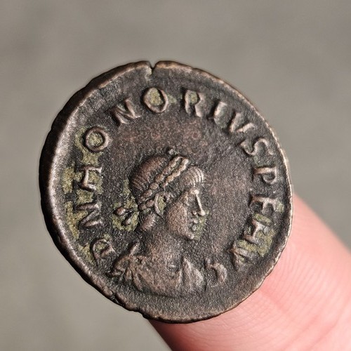 Honorius nummus ae2 bronze - honorius,