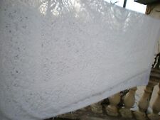 une nappe vintage en dentelle