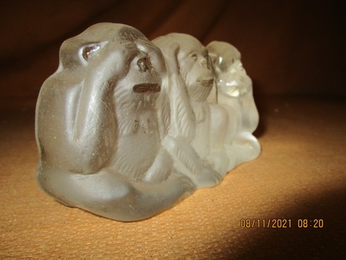 Presse papier statuette - /,